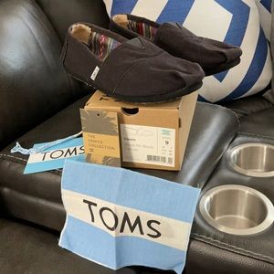 Women TOMS Black on Black